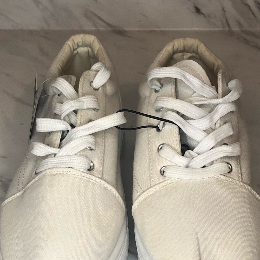 NWT Platform Sneakers - Memory Foam - White - Size 8 - Picture 7 of 9